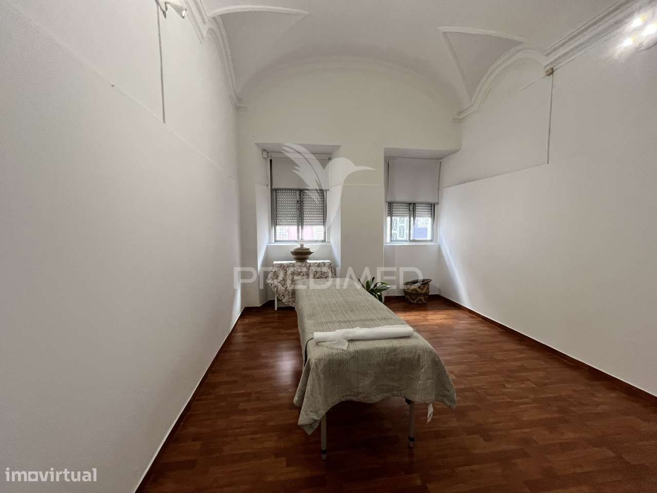 Arrendamento – Espaço com 3 Salas Interligadas + Sala no 1.º Andar... - Grande imagem: 1/11