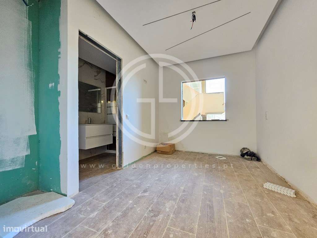 Prédio/ Hotel em remodelação em Faro - Grande imagem: 2/16