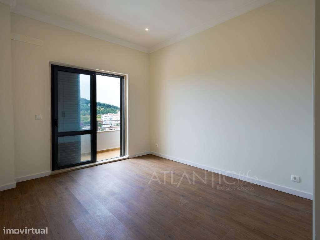 Moradia T3 Amadora com Excelentes Áreas e Espaço Exterior-16