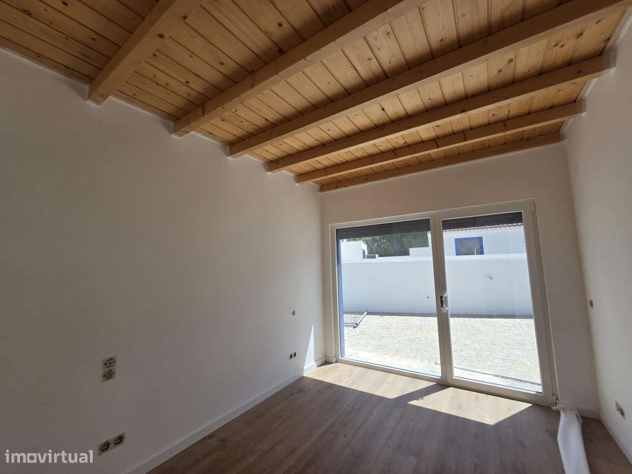 Moradia Térrea T2 totalmente remodelada e Equipada com Pátio-9