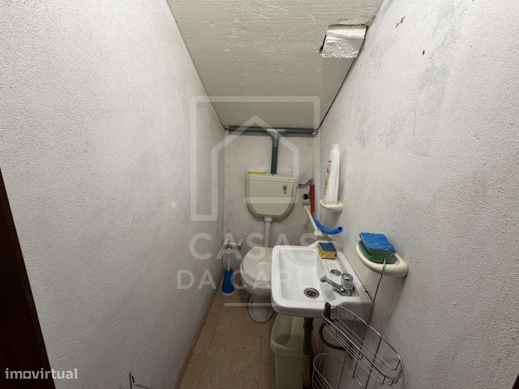 Moradia T2 com garagem e piscina completamente renovada em Canhestros-30
