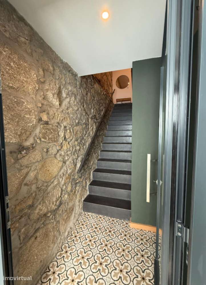 Quarto - localizado em Santa Marinha Porto - Grande imagem: 1/7