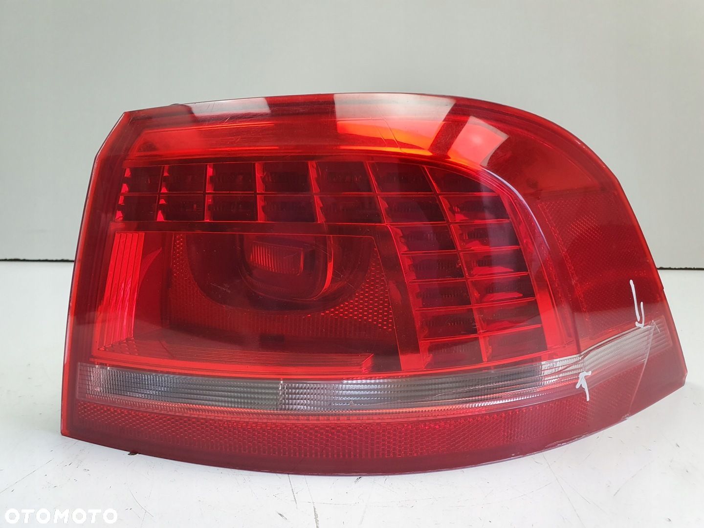 VW Passat B7 KOMBI TYLNA LAMPA PRAWA prawy tył LED - 1