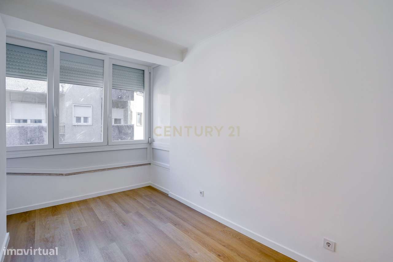 T2 Totalmente Remodelado na Alta de Algés-17