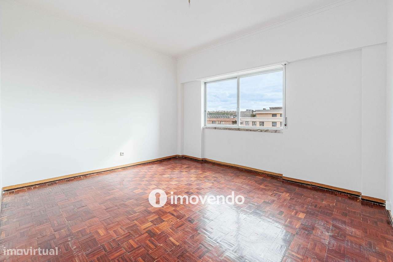 Apartamento T2 com áreas amplas, em Odivelas-21