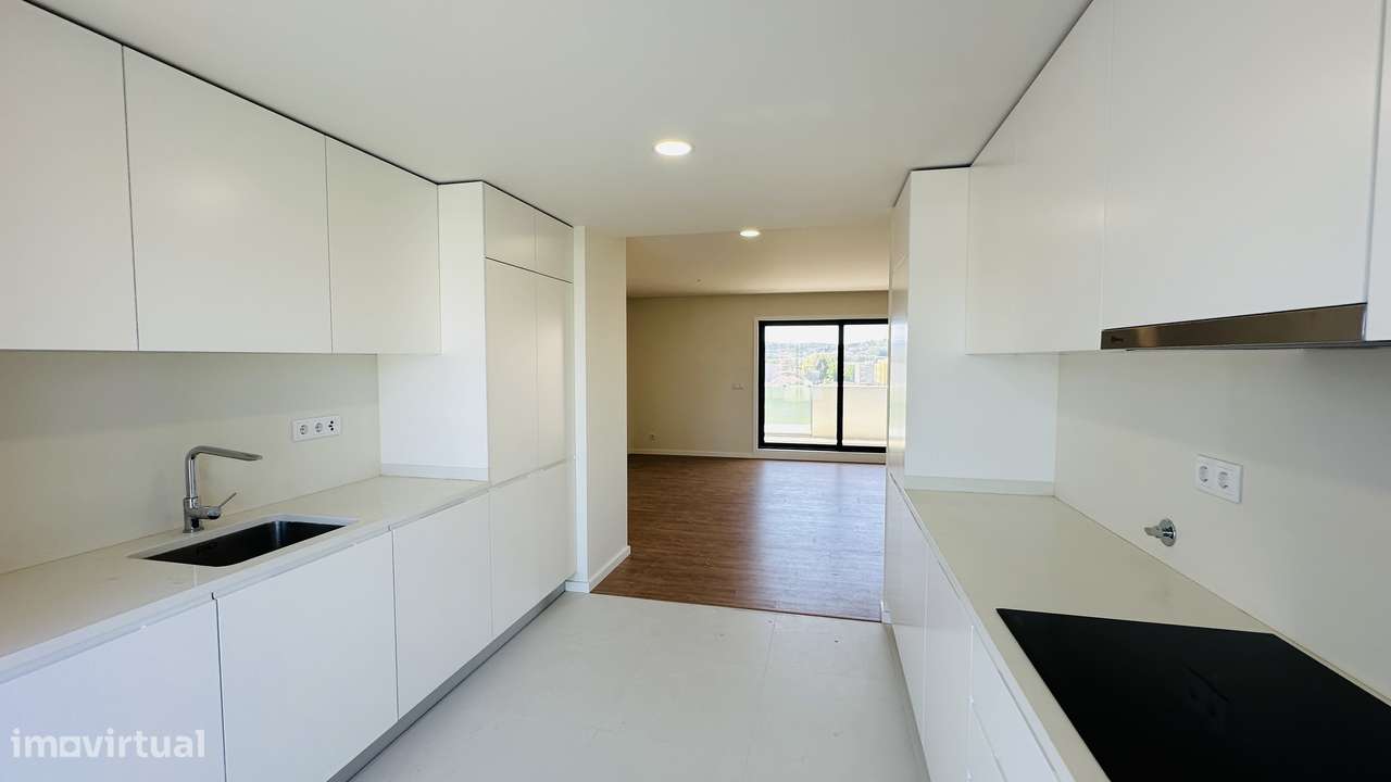 ÚNICO - T3+1 Novo, Último Piso, c/ Varandas e Garagem 3 automóveis-5