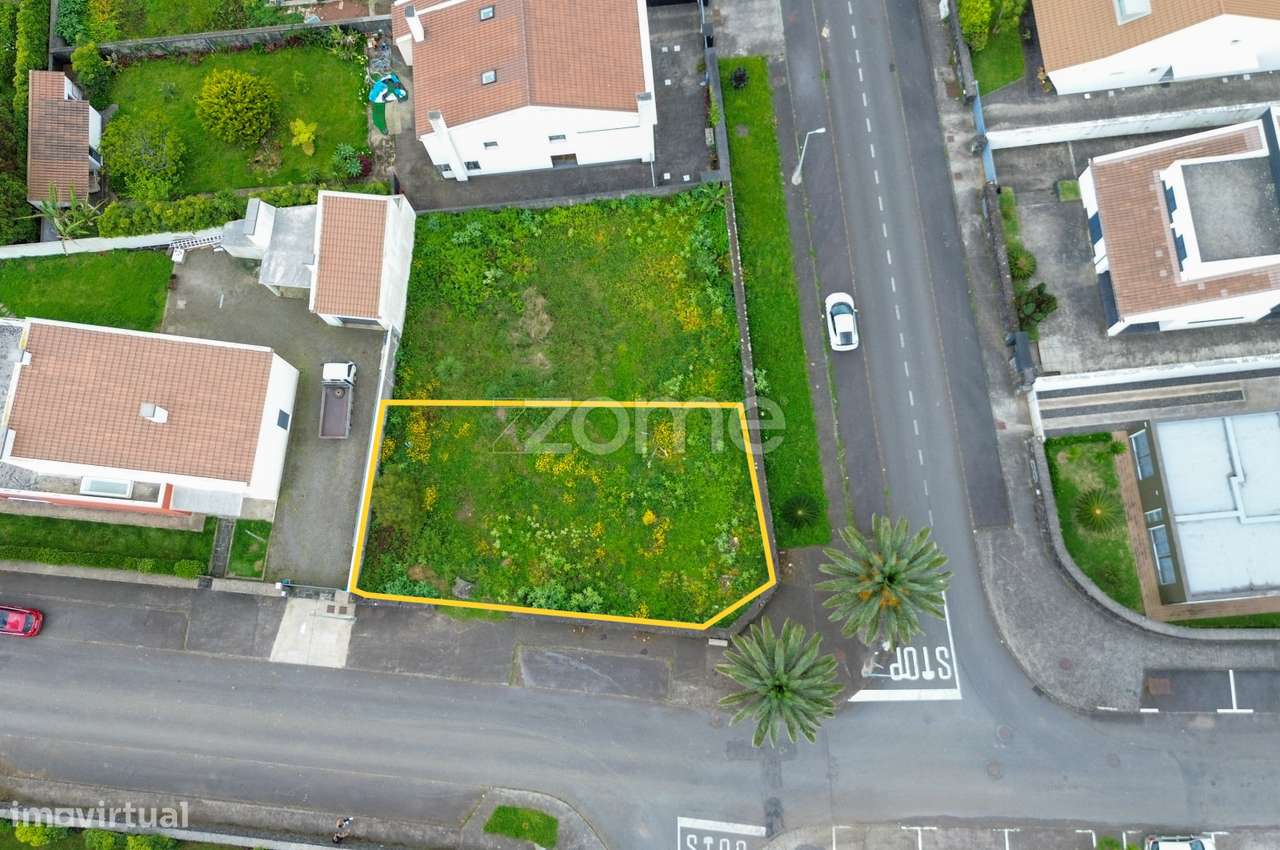 Lote com 350 m2 - Rua da Magnólia, Pico da Pedra. - Grande imagem: 1/15