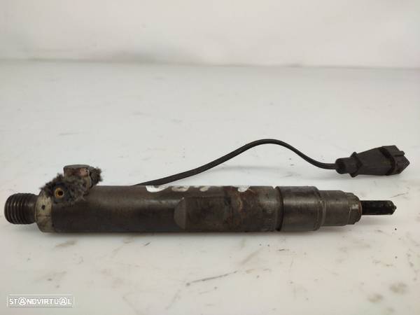 Injector Volkswagen Passat (3A2, 35I) - 3