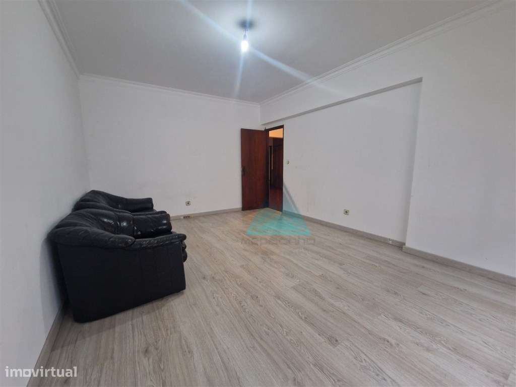 T3 Arrentela * * * 1 ANDAR * BOAS ÁREAS - Grande imagem: 3/12