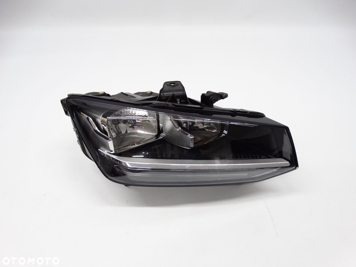 Audi Q2 81A 16-20 lampa zwykła 81A941004 oryginał - 2