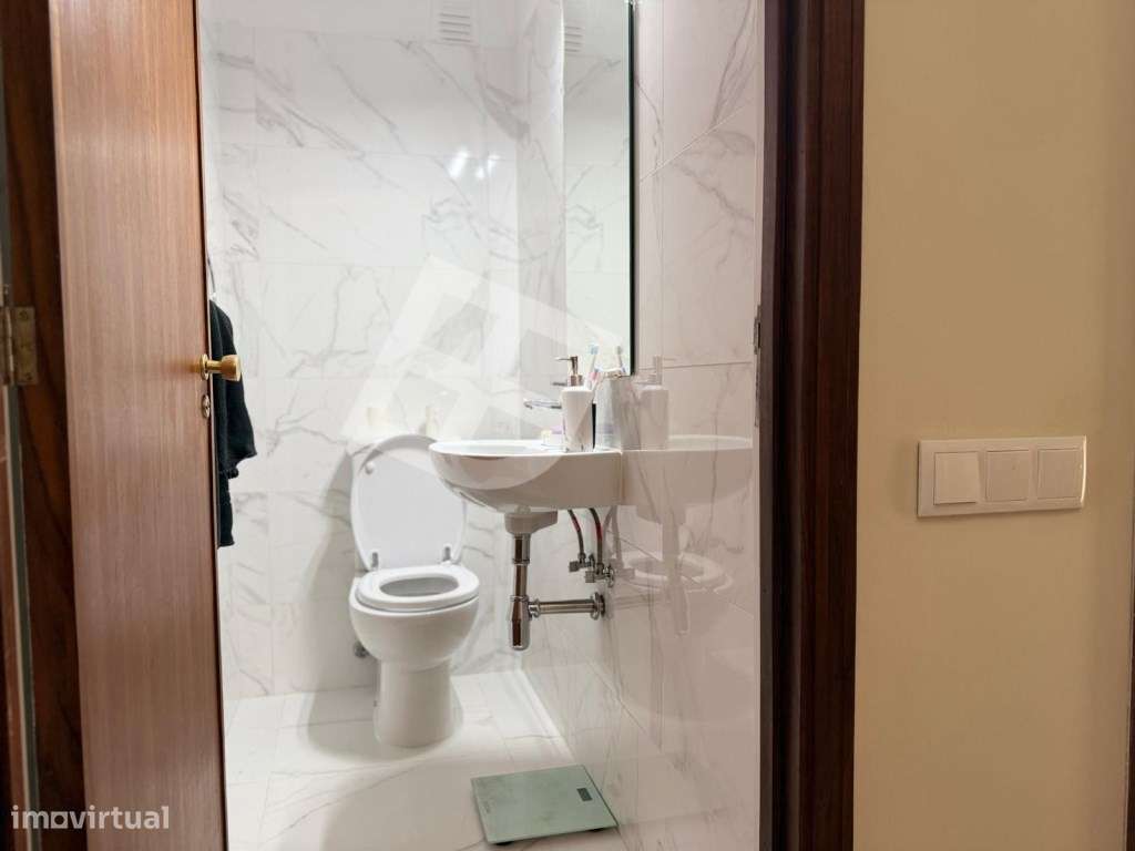 Apartamento T4 c/ Varanda - Av. Lourenço Peixinho-23