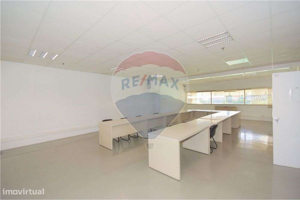 ESCRITÓRIO NO HPERMERCADO AUCHAN DA MAIA - Grande imagem: 4/10