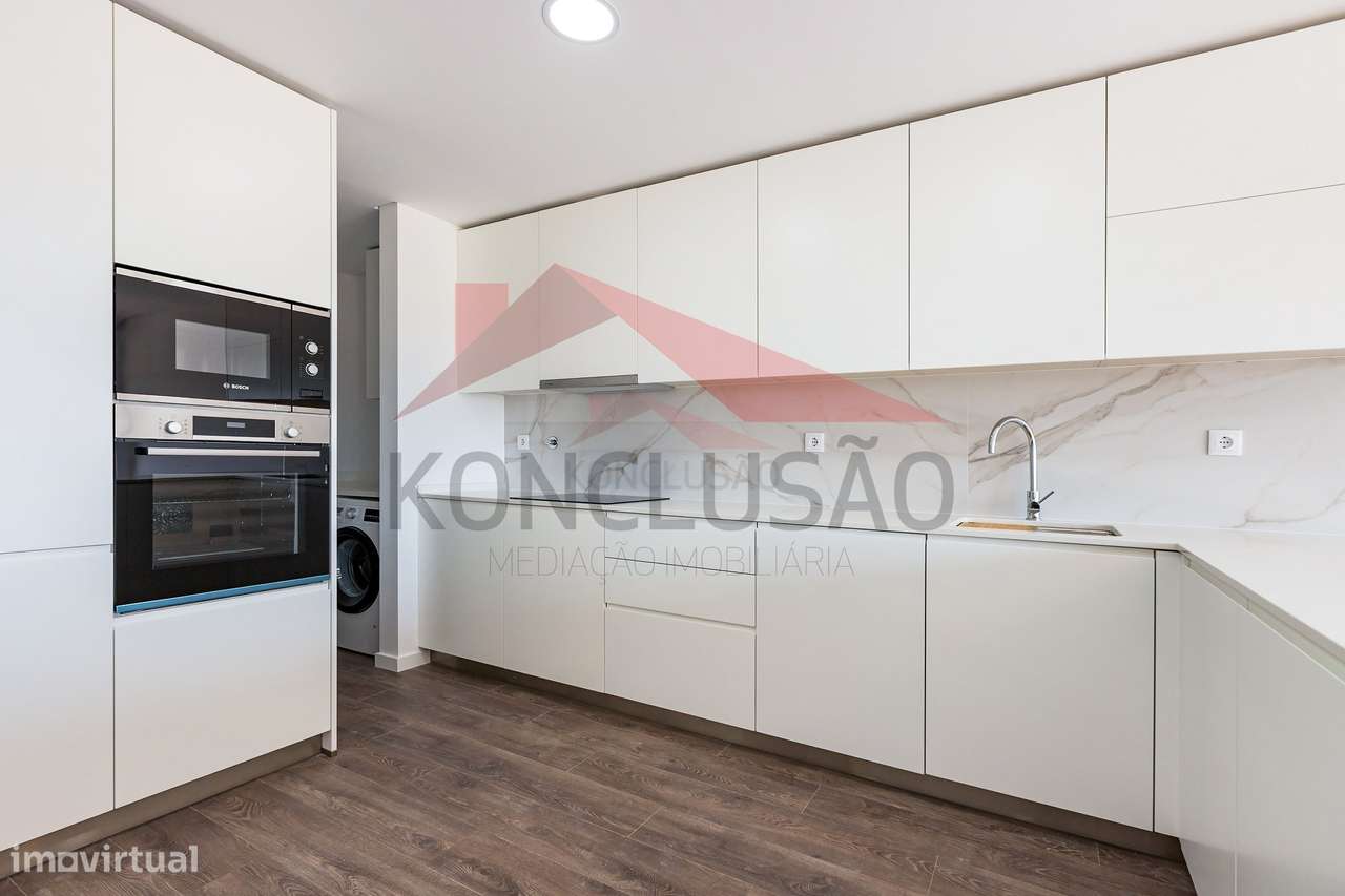 *Moradia T5 em Banda com Vista Panorâmica em Localização Privilegiada* - Grande imagem: 5/38