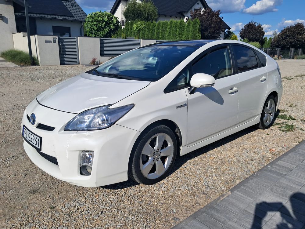Toyota Prius III (2009-2015) 1.8 HSD Premium 2010