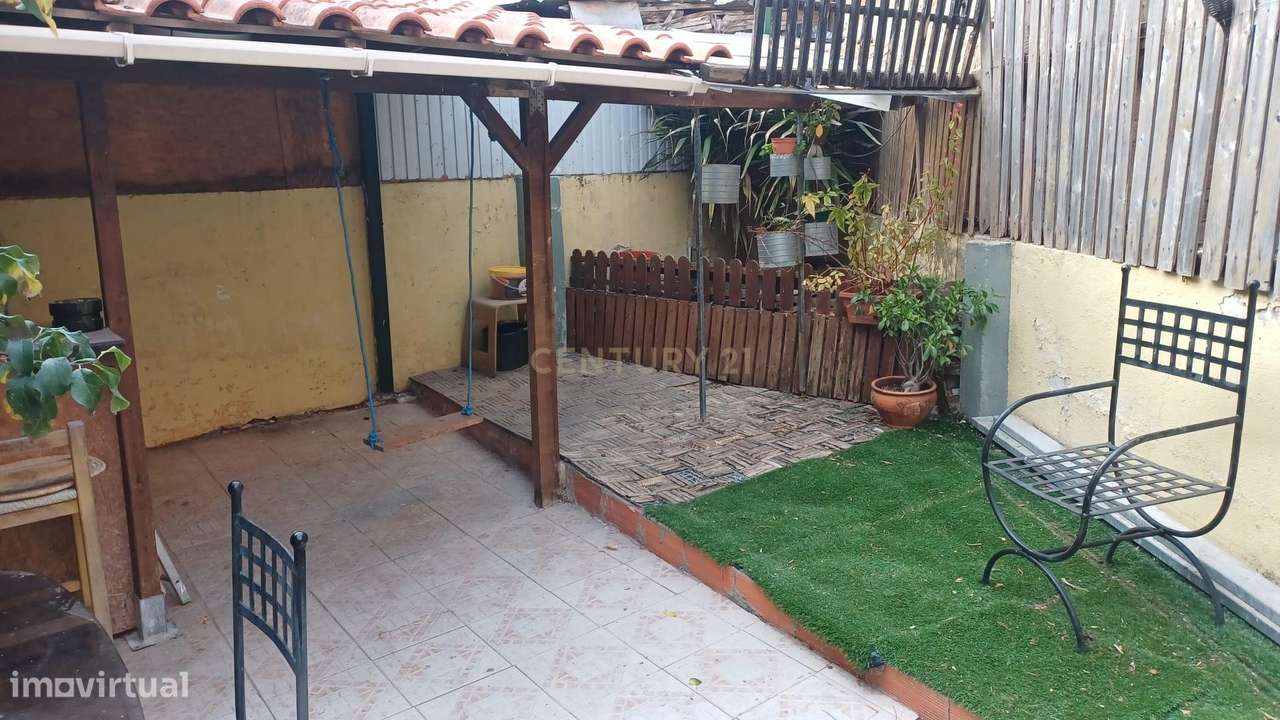 Apartamento T2+1 com Terraço no Centro de Odivelas-28