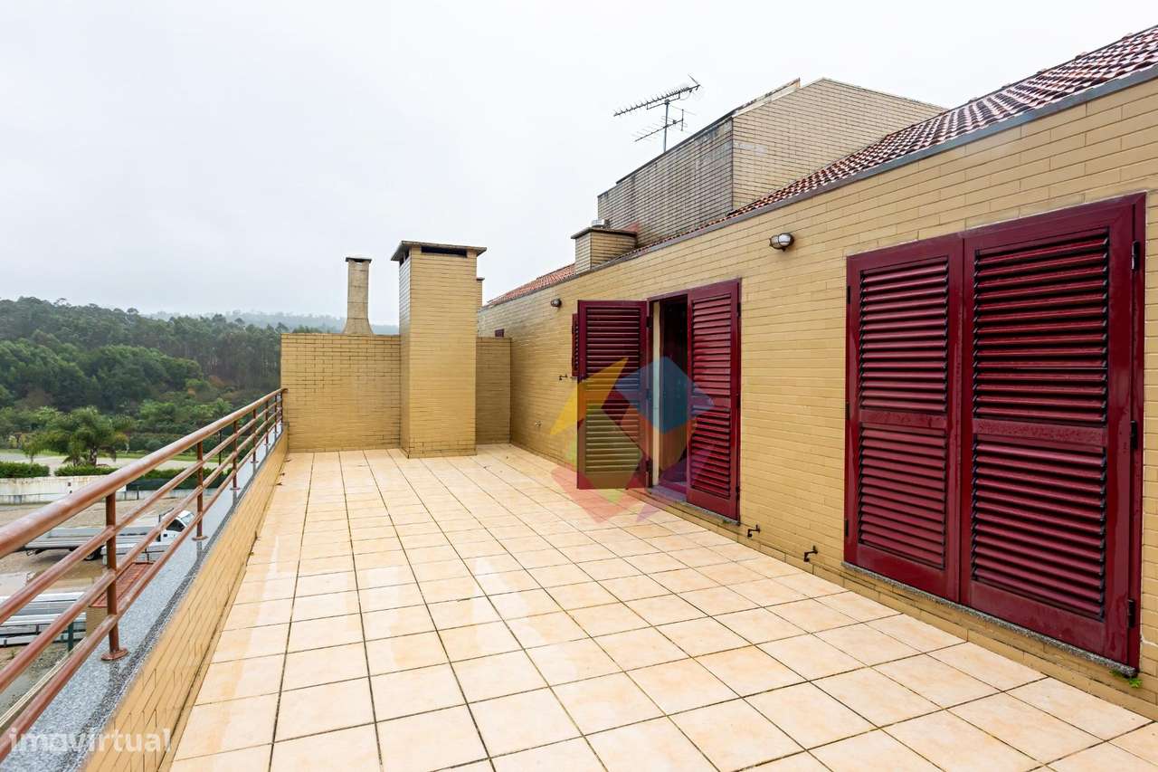 Excelente T2 no Último Andar com Terraços e Garagem em São...-11