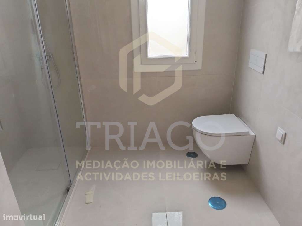 Fantástico Apartamento T2 com Varanda-11
