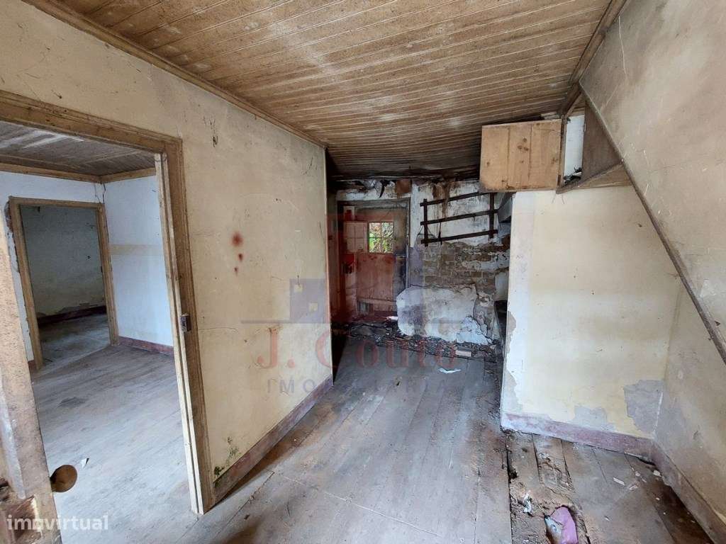 Casa Antiga para Restauro, Salir de Matos-24