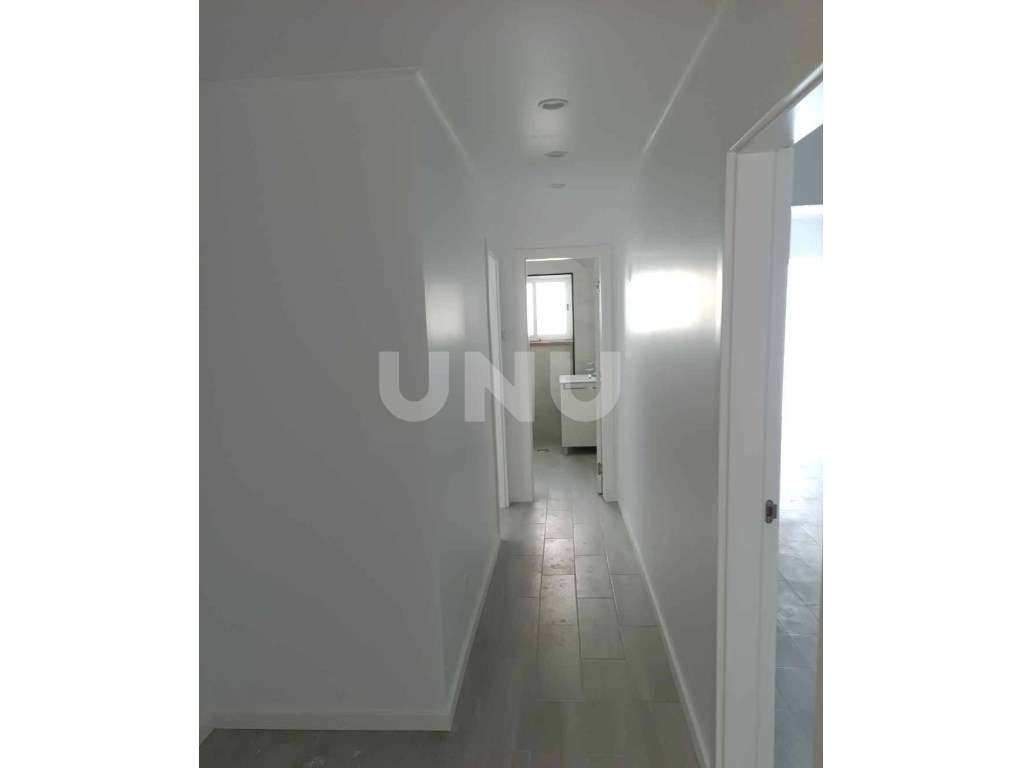 Apartamento T2 + 1 com quintal Remodelado-9