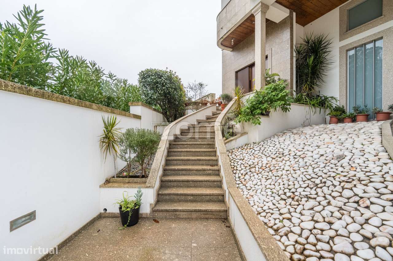 Moradia T3 c/Suítes e Piscina na Quinta das Luzes - Grande imagem: 5/43