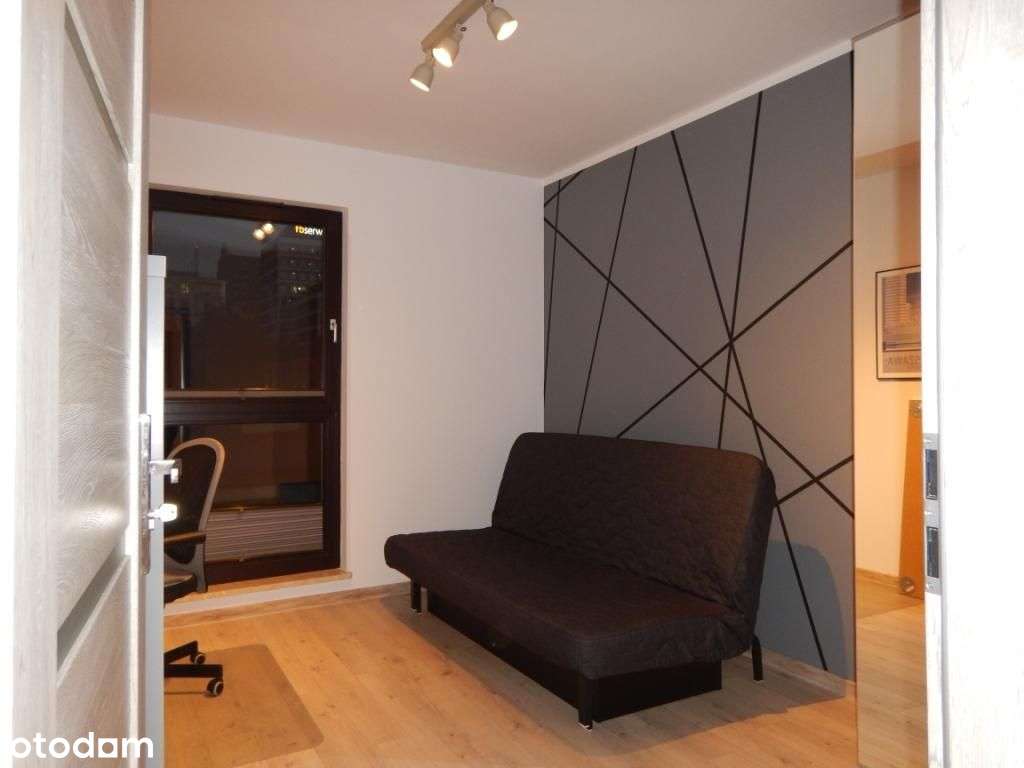 Metro Płocka, apartamentowiec, zamykany pokój, ciche