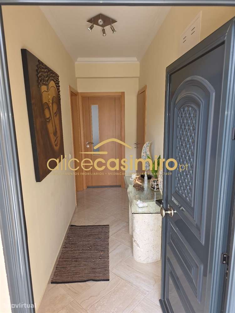 Moradia T4 - boas áreas- excelente estado!-3