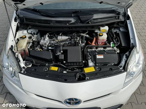 Toyota Prius (Hybrid) Executive - 32