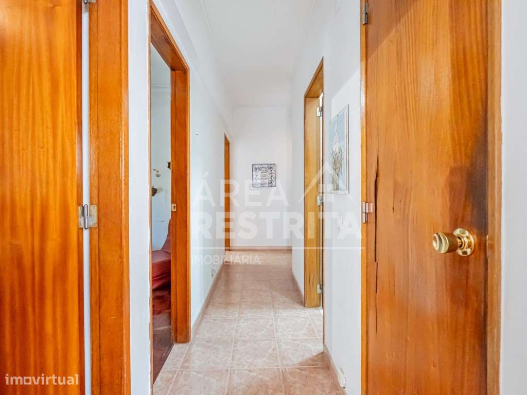 Excelente Apartamento T2 nas Paivas - Ótimo Potencial e Localização...-11