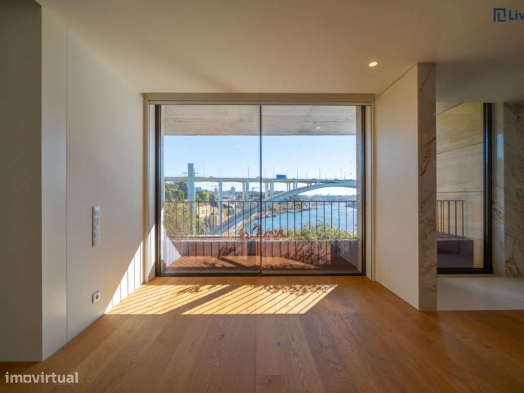 Espetacular T3 com 500m2 e vistas-25
