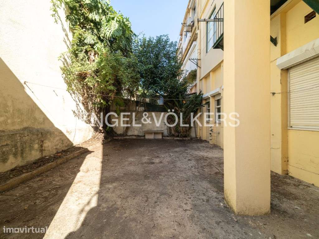 Apartamento por Remodelar com jardim na Graça-32