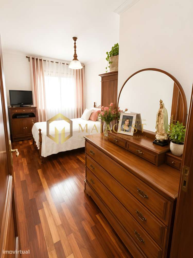 Apartamento T3 Renovado com Varandas em Santa Maria de Lamas-6