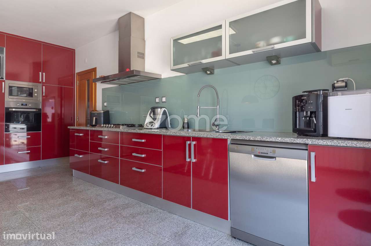 Moradia Moderna em Taveiro, Coimbra com Vistas Desafogadas-24