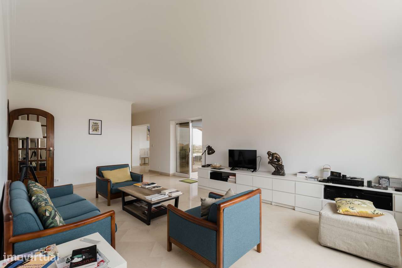 Viva o Sonho de Cascais: Duplex Exclusivo com Vista Mar!-10