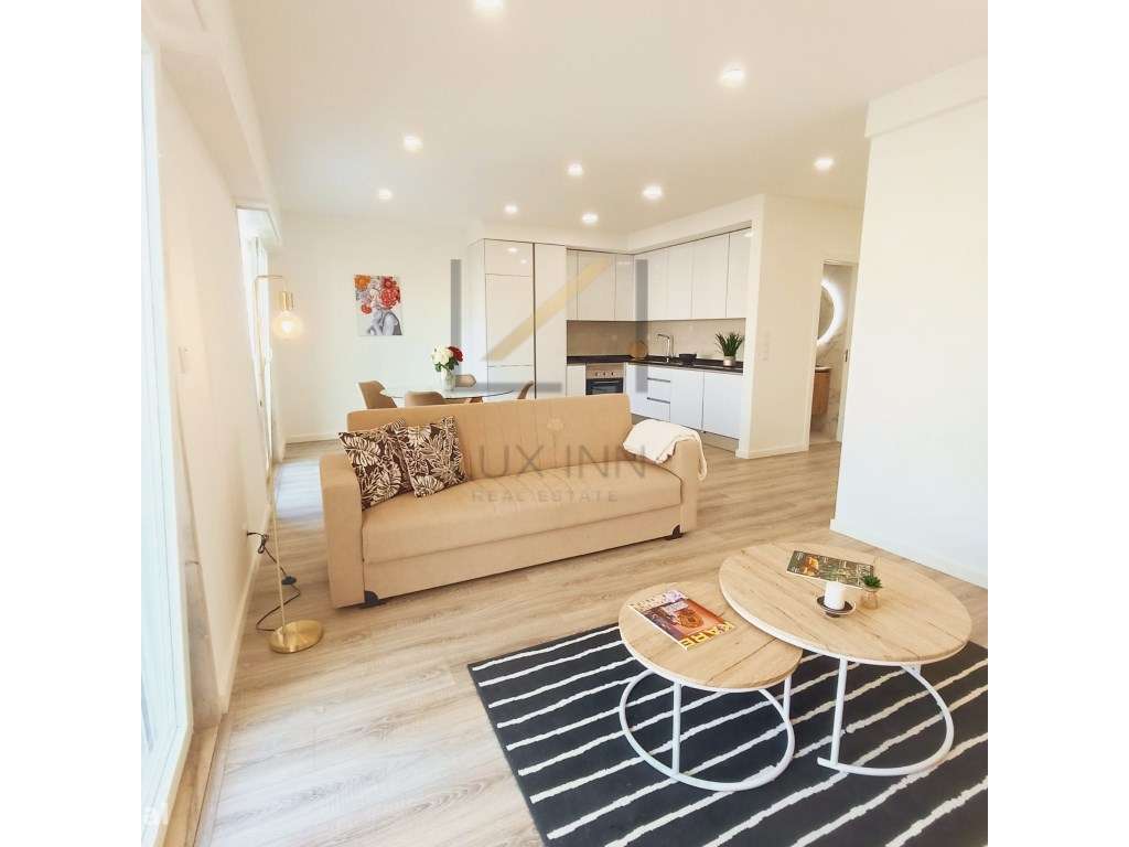Apartamento T3 Remodelado Benfica - Grande imagem: 1/17