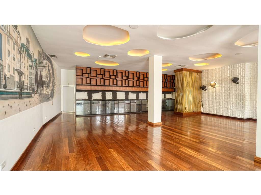 Loja no Centro de Lisboa | 265 m² | Sem Trespasse-3