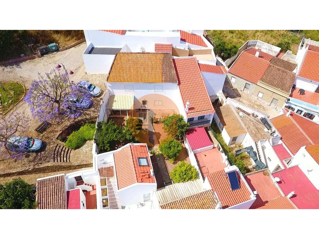 Moradia T3+2 com Jardim, Garagem e Vista Castelo no Centro de Castr...-59