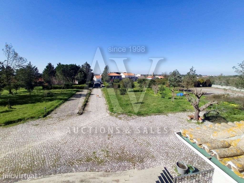 Quinta composta por moradia de dois pisos, com piscina, garagem e t...-24