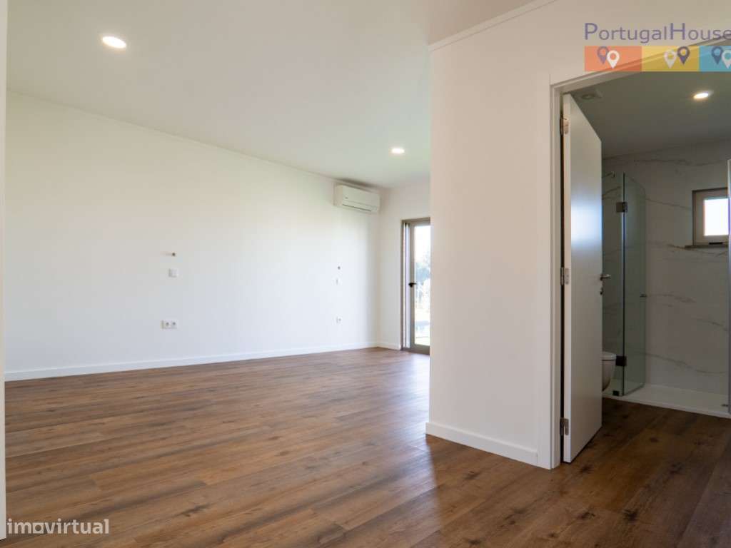 Moradia T4 de Luxo com terreno de 5.300 metros quadrados-44