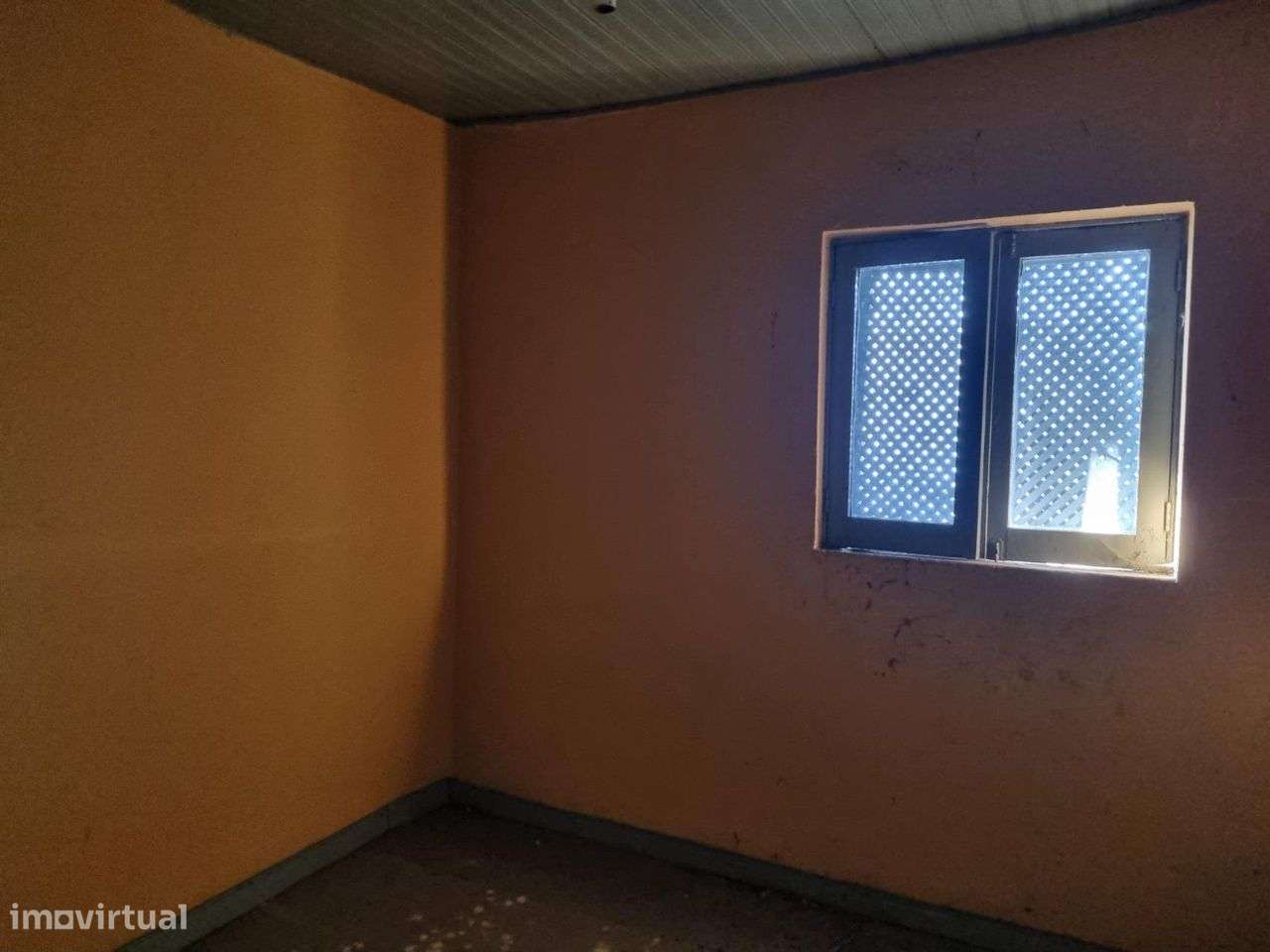 Moradia em pedra para restauro na vila de Arões São Romão - Grande imagem: 5/13