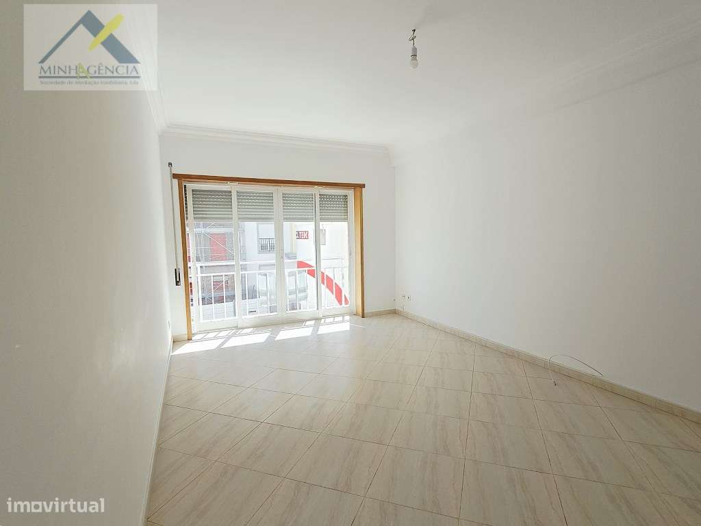Apartamento T2 com arrecadação no Bairro Afonso Costa em Setúbal-7