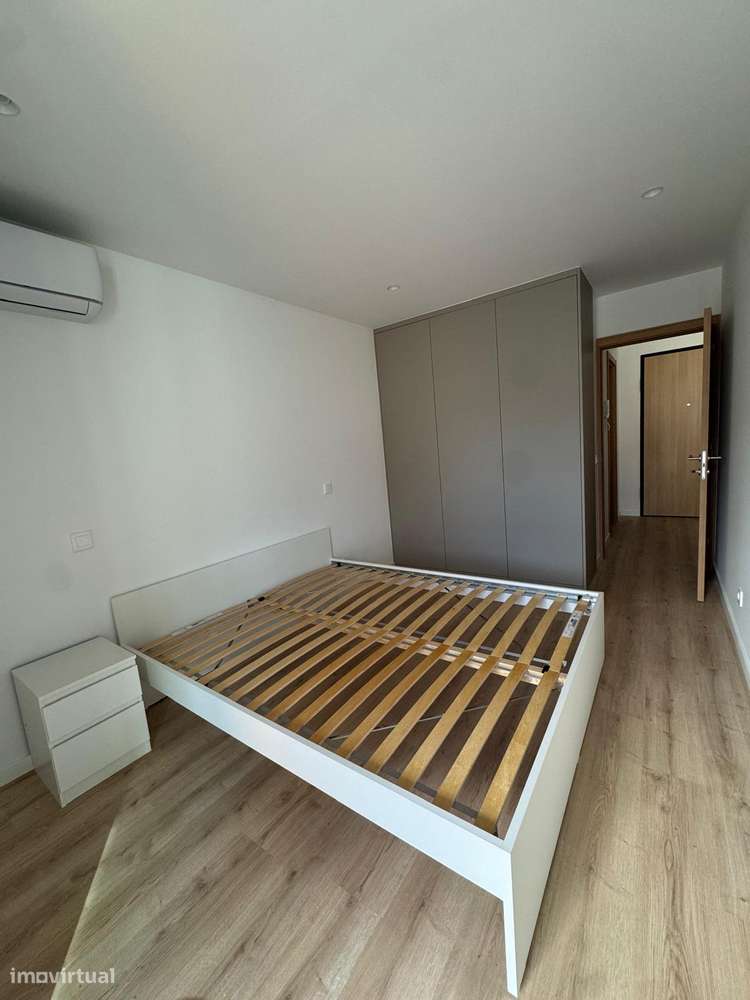 Apartamento T1 NOVO , Mobilado e com  Garagem em condomínio fechado - Grande imagem: 2/13
