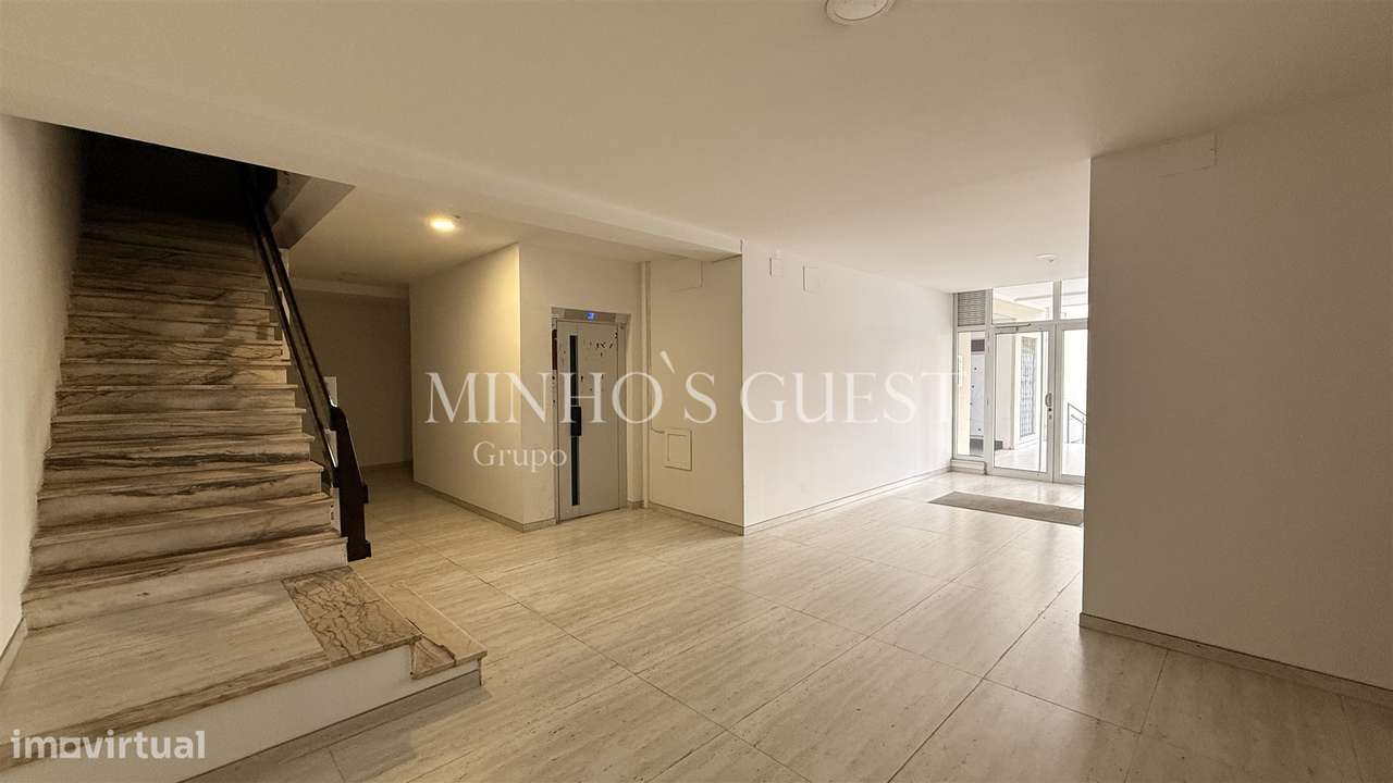 Apartamento T2 (Pronto Habitar) c/ elevador e garagem - Tribunal de Br-17