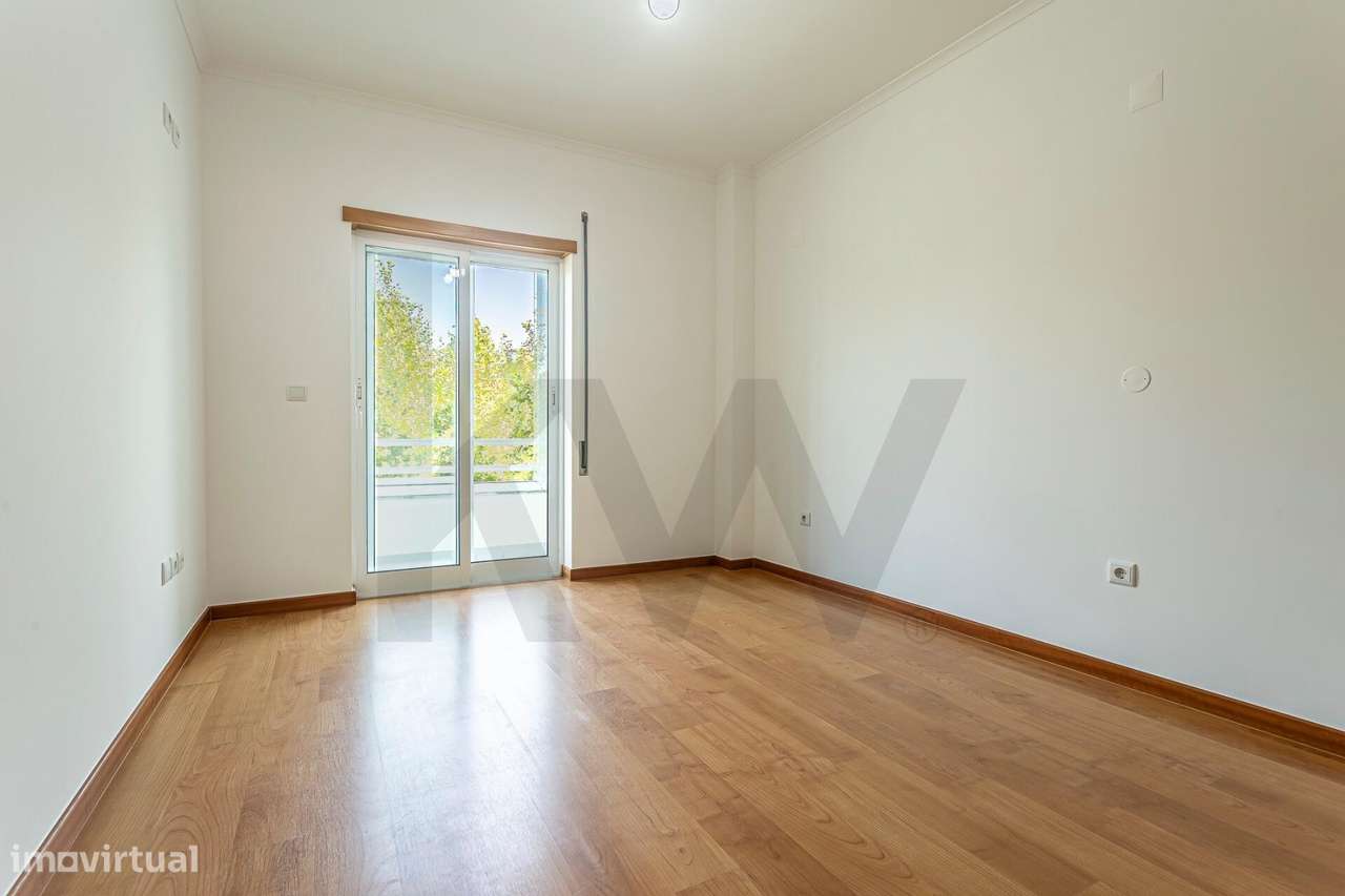 Apartamento T3 Duplex com aproveitamento superior | 5 Quartos | Garage-23