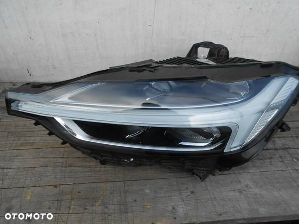 LAMPA PRZÓD VOLVO XC 60 19R LEWA - 1