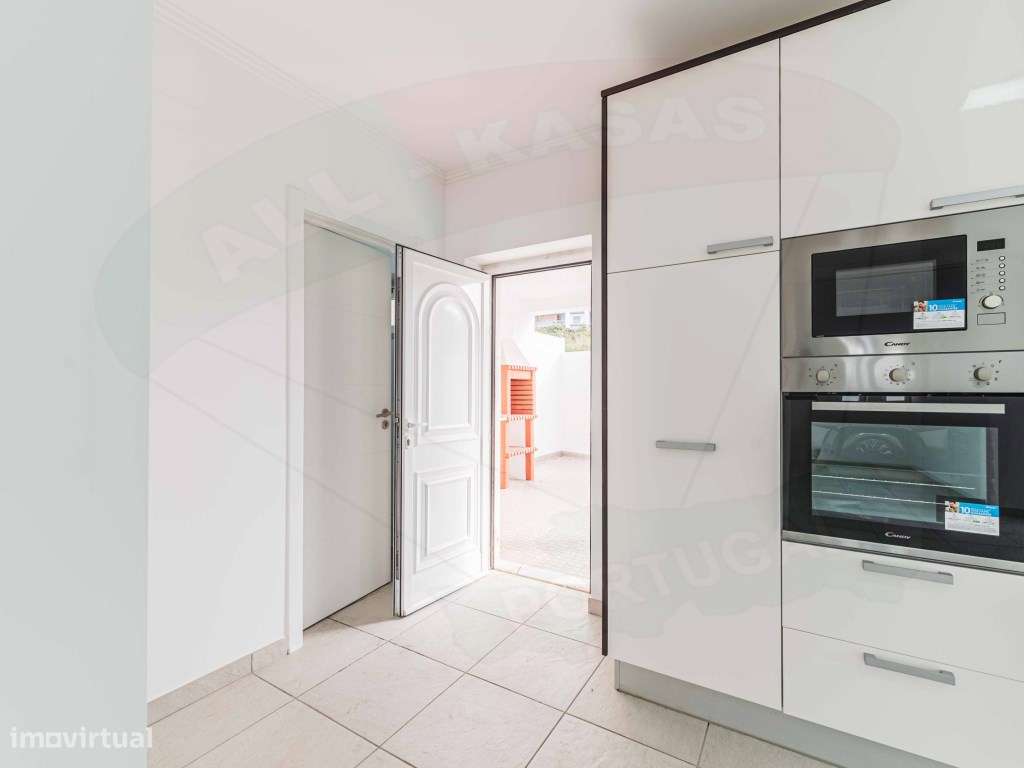 MORADIA T3+1 TOTALMENTE REMODELADA COM VISTA MAR NO CENTRO DA ERICEIRA - Grande imagem: 4/59