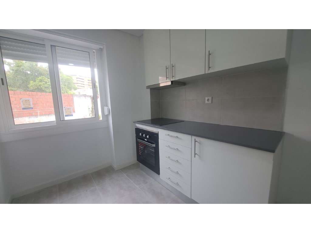 Apartamento T2 Almada Centro Recuperado-24