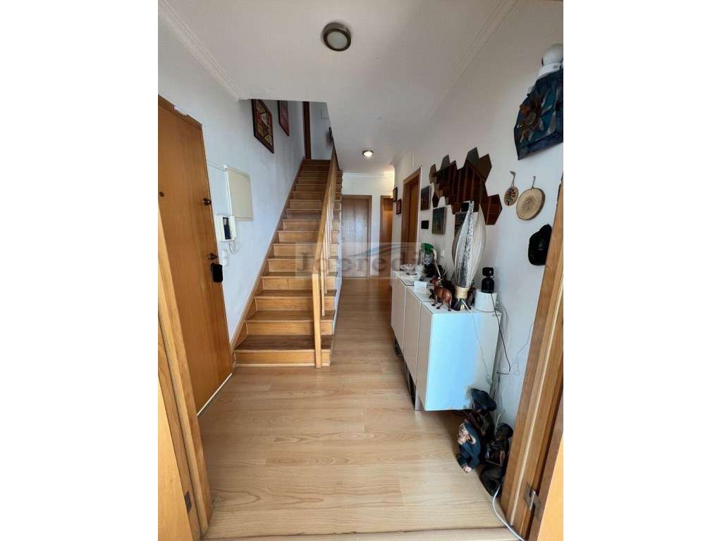 Apartamento Duplex T3+1 em Condomínio Fechado com piscina.-23