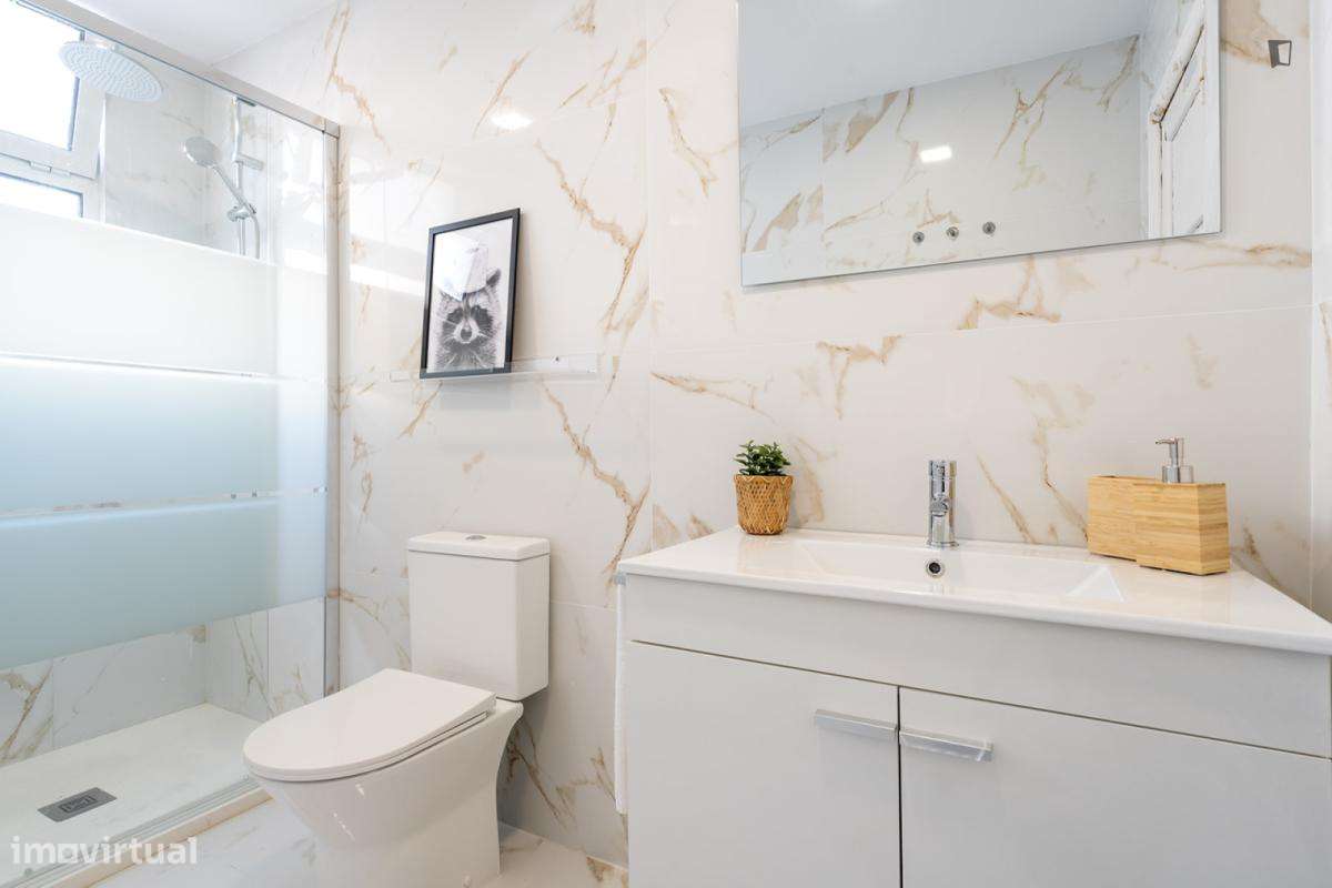 Quarto - localizado em Marquês de Pombal Lisbon - Grande imagem: 5/33