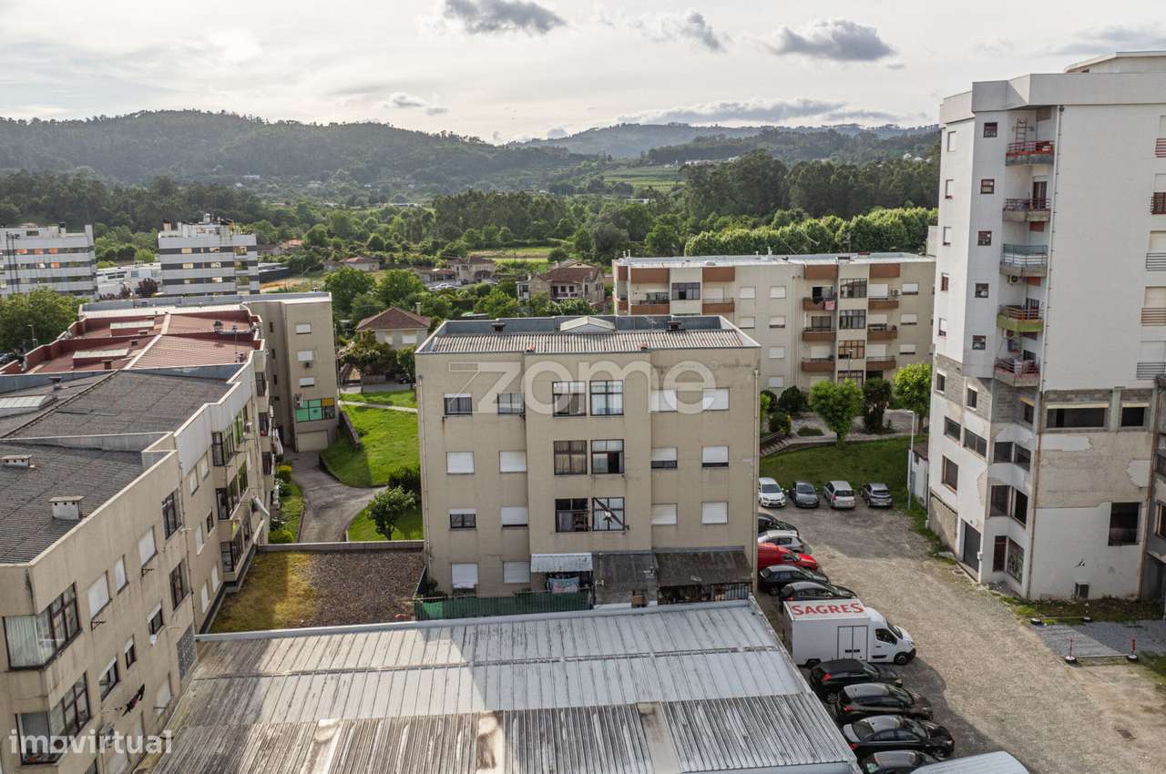 Apartamento T3 Remodelado Centro de Vila Verde-4