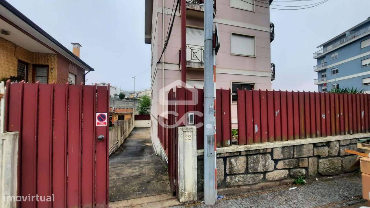 Apartamento T1+1 com Armazém e lugar de garagem-3